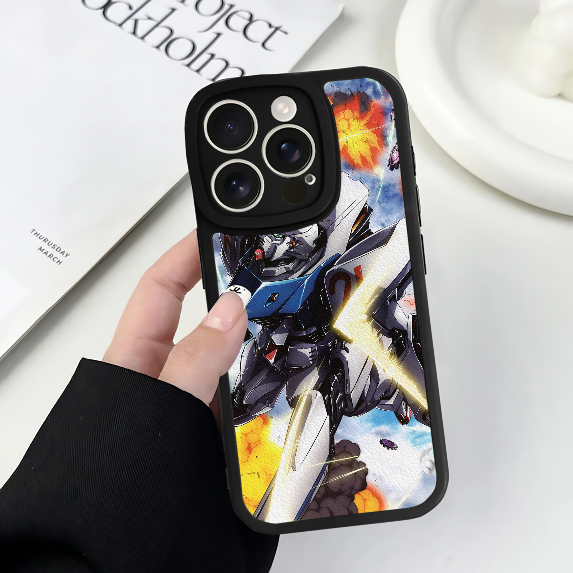 （画像用） 機動戦士ガンダム Mobile Suit Gundam 【iPhone 16シリーズ対応】シリコンスマホケース（レザー調） 材質：シリコン